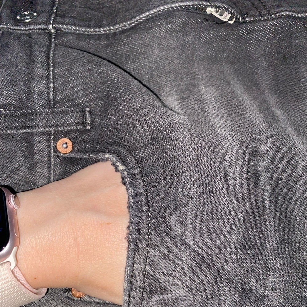 FREE PEOPLE WE THE FREE BLACK RELAXED AND DISTRESSED DENIM MINISKIRT TRENDING - Picture 8 of 9